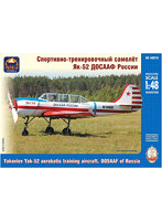 1/48 ヤコブレフ Yak-52 練習機 DOSAAF仕様